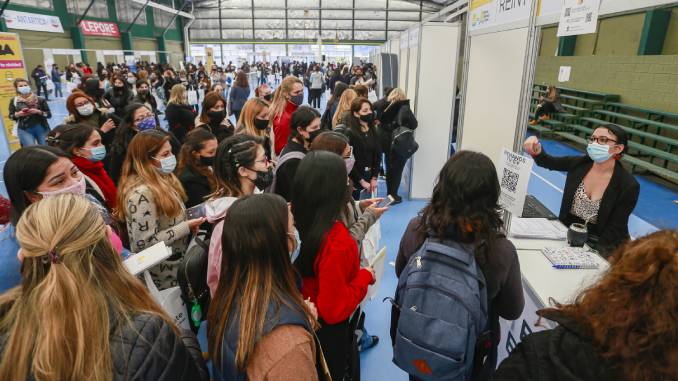 En este momento estás viendo Llegan a la Ciudad  las Ferias de Empleabilidad y la Expo Empleo Barrial para capacitar a las jóvenes