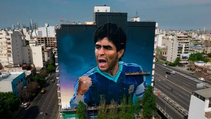 En este momento estás viendo En el barrio de Constitución se inauguró el mural más grande del mundo a Diego Maradona