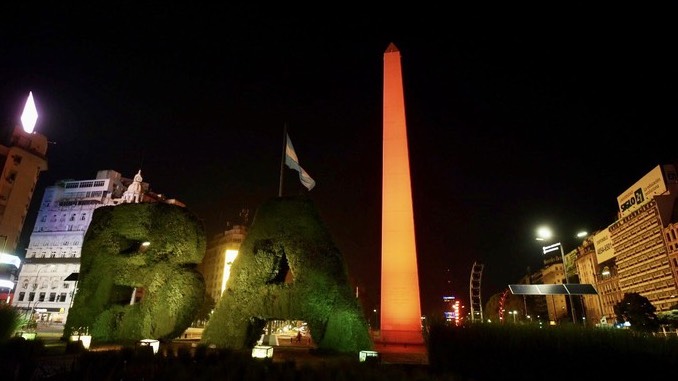 En este momento estás viendo Se iluminarán monumentos durante el verano en la CABA