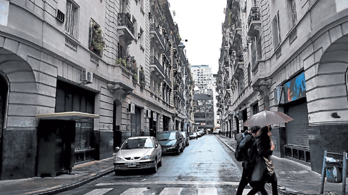 En este momento estás viendo El Pasaje Rivarola en la Ciudad alcanzó su identidad por su arquitectura en espejo