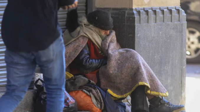 En este momento estás viendo Organizaciones sociales indicaron que el 19 % de las 7.251 en situación de calle en la Ciudad son mujeres