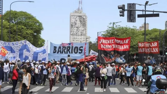 En este momento estás viendo Organizaciones piqueteras marcharán en diferentes puntos de la Ciudad bajo la consigna “Con la comida de los pibes, no”