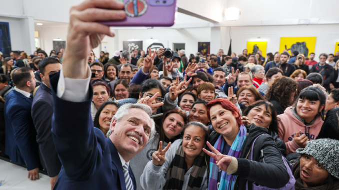 El presidente Alberto Fernández inauguró el Centro Cultural del Hospital Laura Bonaparte