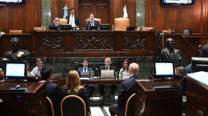 En este momento estás viendo El Jefe de Gobierno acompañó a Miguel a la Legislatura