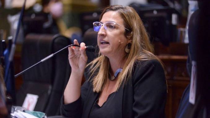 En este momento estás viendo Claudia Neira dijo: “No se puede aceptar que Bullrich afecte la soberanía de la Ciudad”