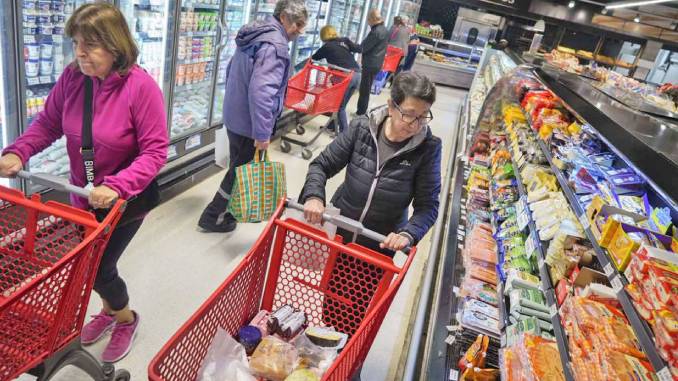 En este momento estás viendo Luego de la devaluación de Milei, advierten la inflación de diciembre fue del 30%